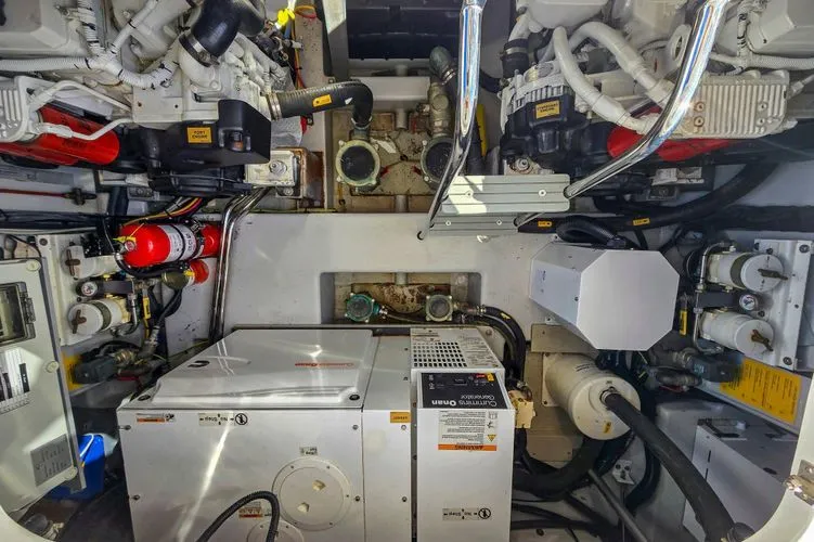 Rumble Bee Yacht Photos Pics 2015 Azimut Magellano 43 - Image 16