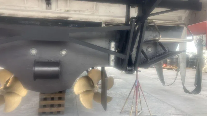 Capricho II Yacht Photos Pics Close-up of 2011 Sunseeker Manhattan 70 yacht propellers and stern.