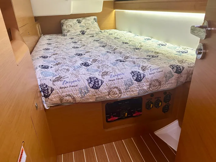 Serendipity Yacht Photos Pics Cozy cabin interior of 2014 Jeanneau Sun Odyssey 469 sailboat with patterned bedding.