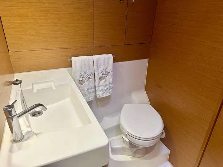 Serendipity Yacht Photos Pics Modern bathroom in 2014 Jeanneau Sun Odyssey 469 yacht with sink and toilet.