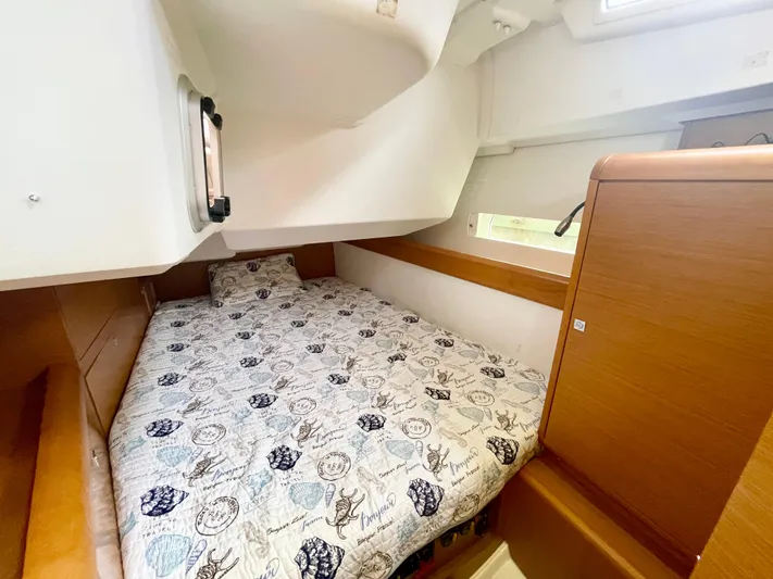 Serendipity Yacht Photos Pics Cozy cabin interior of 2014 Jeanneau Sun Odyssey 469 sailboat with patterned bedding.