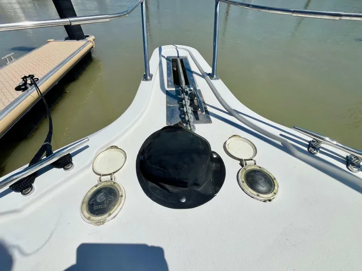  Yacht Photos Pics Bow of 2001 Carver 404 yacht with anchor chain and deck fittings.