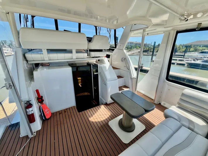  Yacht Photos Pics Interior of 2001 Carver 404 yacht with seating, table, and marina view.