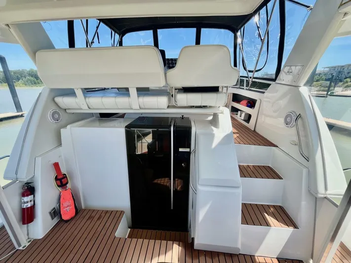  Yacht Photos Pics 2001 Carver 404 yacht interior with seating, stairs, and wooden flooring.