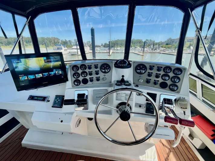  Yacht Photos Pics Helm of 2001 Carver 404 boat with navigation equipment and steering wheel.