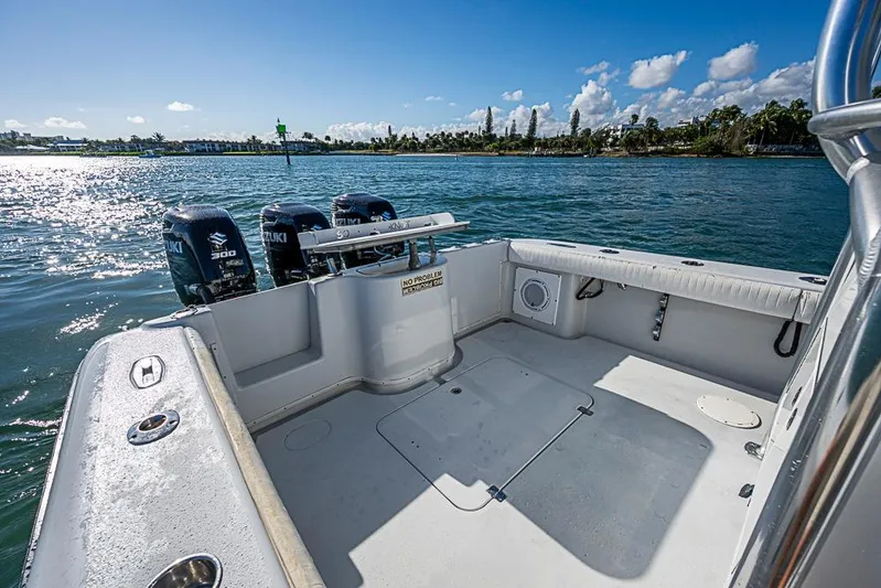  Yacht Photos Pics 2002 Yellowfin 36 Offshore boat with Suzuki engines on a sunny day.