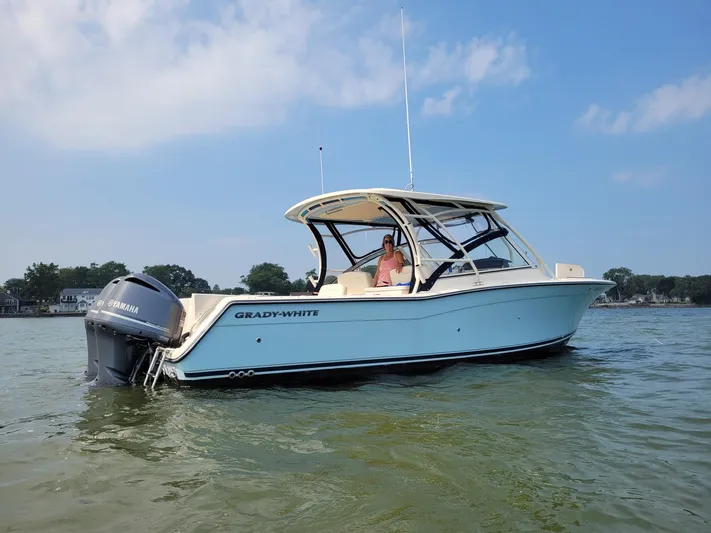 Horse Trader Yacht Photos Pics 2018 Grady-White 307 Freedom boat on calm water, featuring Yamaha outboard motor.