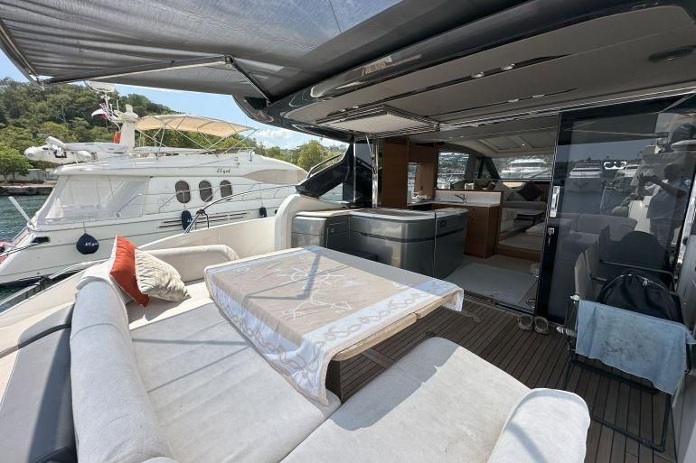 2019 Princess 66 