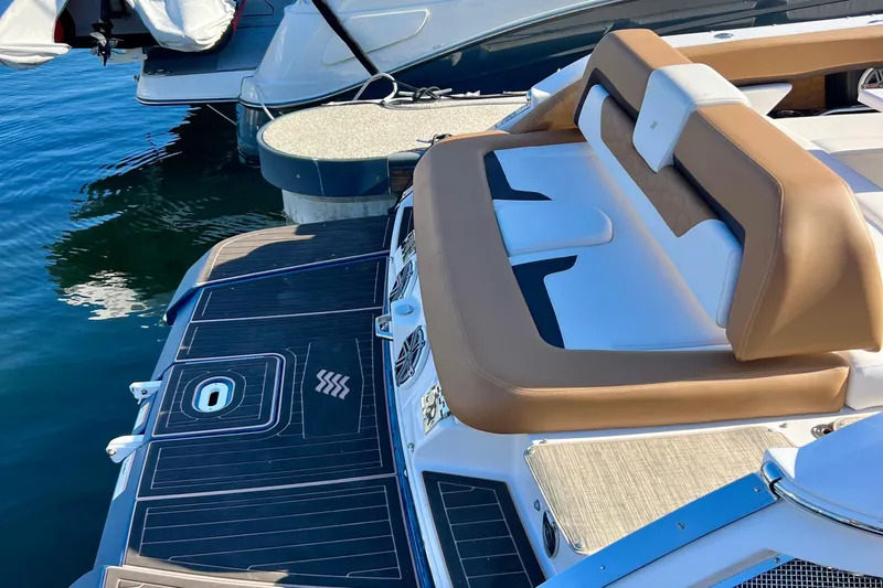  Yacht Photos Pics 2019 Four Winns Horizon H290 boat with tan and white seating, docked on calm water.