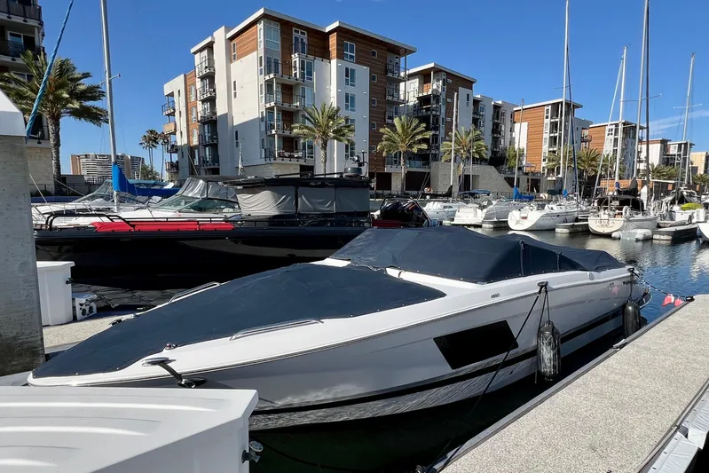  Yacht Photos Pics 2019 Four Winns Horizon H290 boat docked in a modern marina setting.
