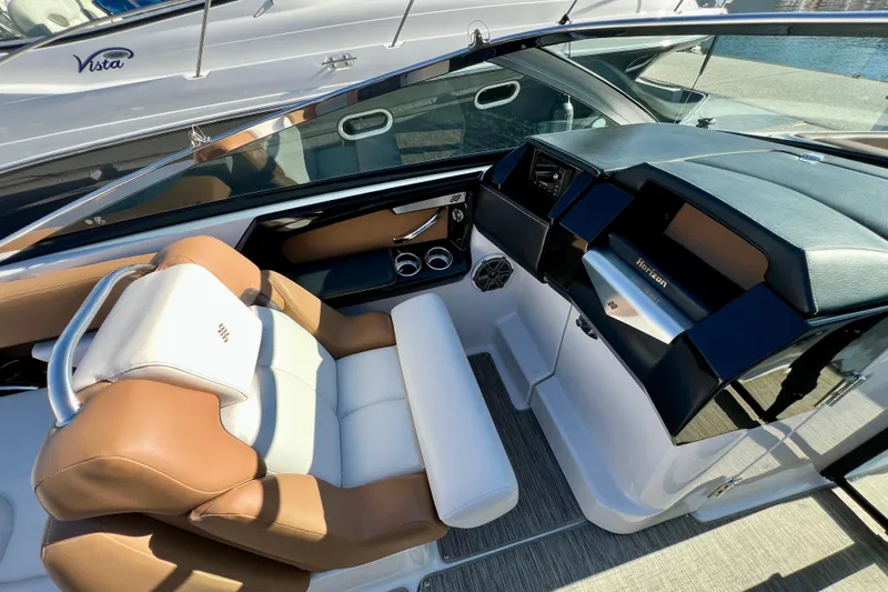  Yacht Photos Pics 2019 Four Winns Horizon H290 boat interior with leather seating and modern dashboard.