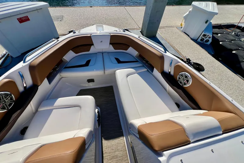  Yacht Photos Pics 2019 Four Winns Horizon H290 boat interior with tan and white seating.