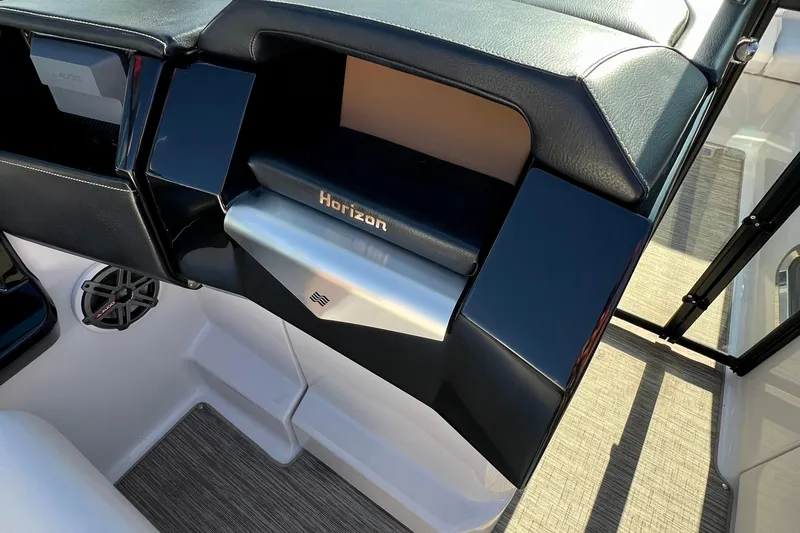  Yacht Photos Pics 2019 Four Winns Horizon H290 boat interior with sleek dashboard and speaker.