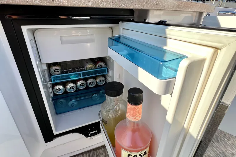  Yacht Photos Pics Mini fridge on 2019 Four Winns Horizon H290 boat, stocked with drinks and beverages.