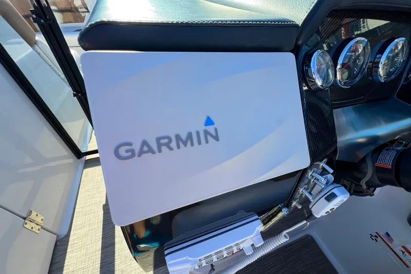  Yacht Photos Pics 2019 Four Winns Horizon H290 dashboard with Garmin navigation system and gauges.