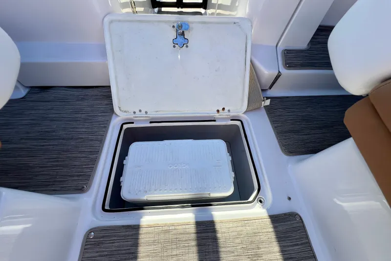  Yacht Photos Pics 2019 Four Winns Horizon H290 boat storage compartment with cooler.