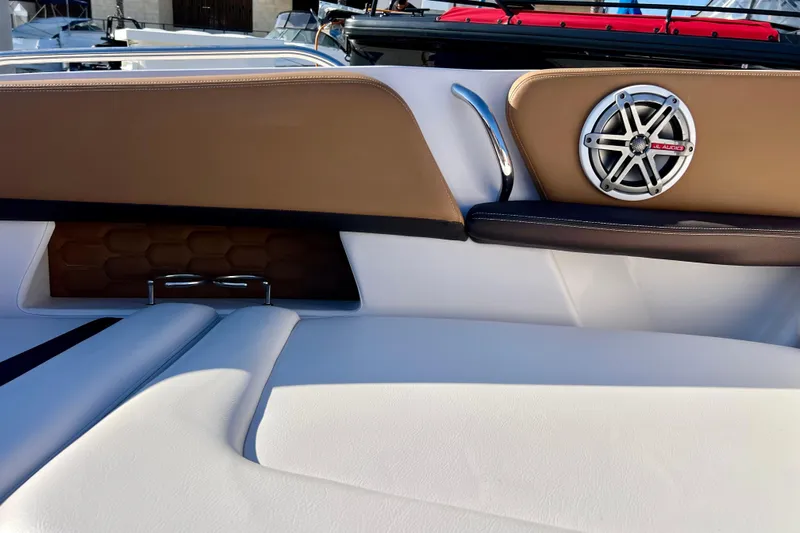  Yacht Photos Pics 2019 Four Winns Horizon H290 boat interior with tan seating and JL Audio speaker.