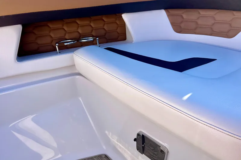  Yacht Photos Pics Interior seating of 2019 Four Winns Horizon H290 boat with stylish upholstery.