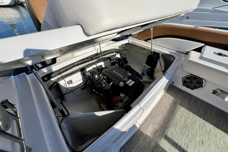  Yacht Photos Pics 2019 Four Winns Horizon H290 boat engine compartment with open hatch, showcasing engine details.