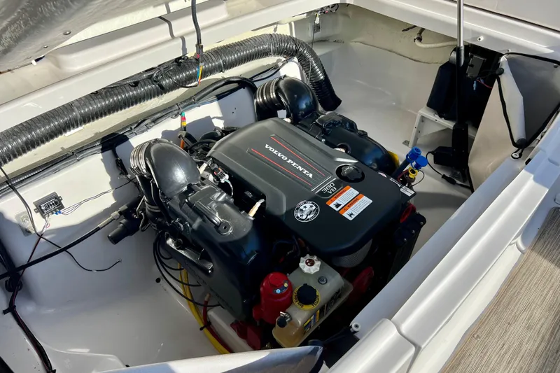  Yacht Photos Pics 2019 Four Winns Horizon H290 engine compartment with Volvo Penta engine.