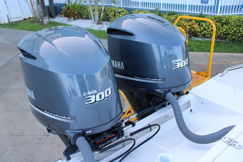  Yacht Photos Pics Twin Yamaha 300 outboard engines on a 1998 Venture 34 Open boat.