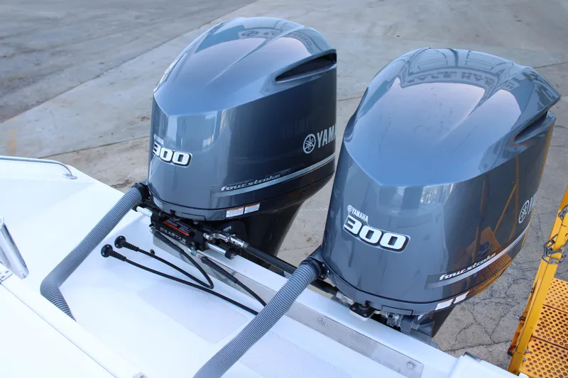  Yacht Photos Pics Twin Yamaha 300 outboard engines on a 1998 Venture 34 Open boat.