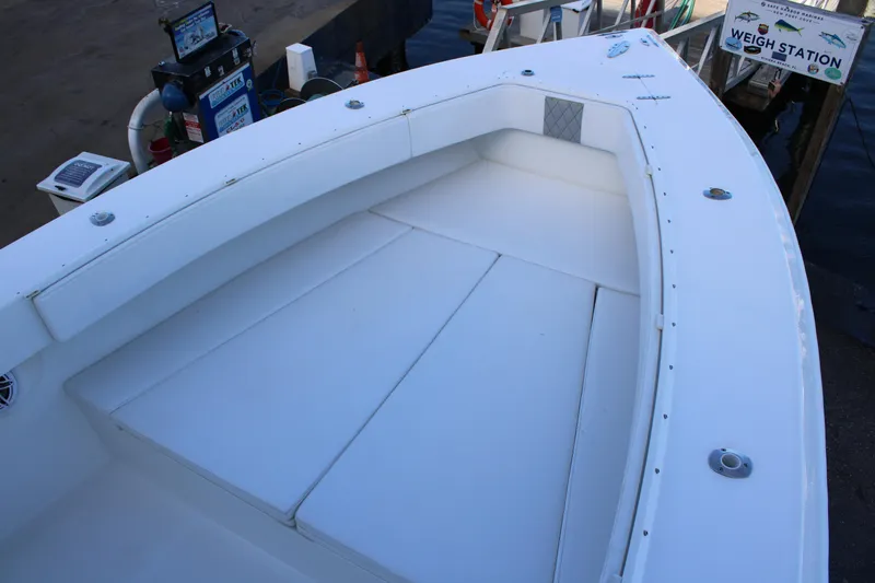  Yacht Photos Pics 1998 Venture 34 Open boat with spacious white deck at a weigh station.
