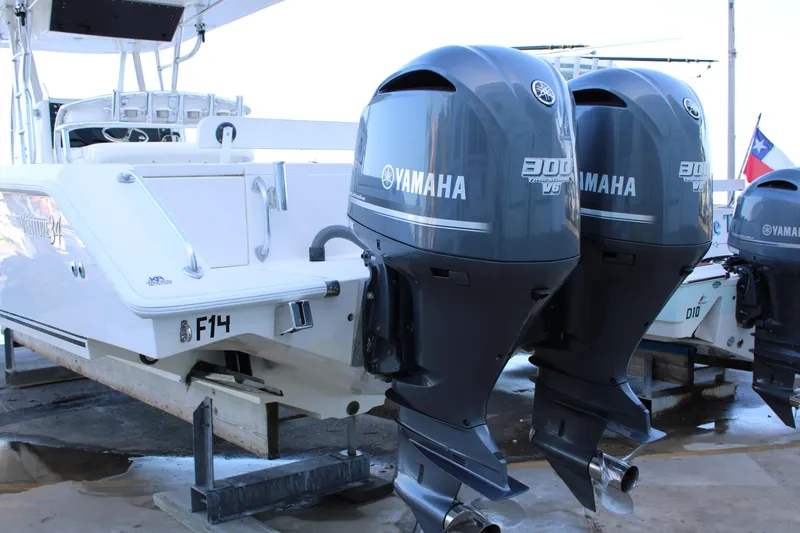  Yacht Photos Pics 1998 Venture 34 Open boat with twin Yamaha 300 V6 outboard engines.