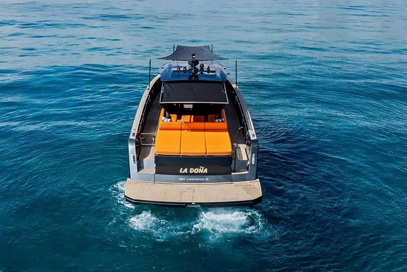 La Do&ntilde;a Yacht Photos Pics 2023 Pardo Yachts 50 cruising on clear blue ocean waters.