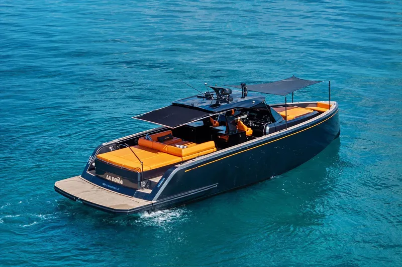 La Do&ntilde;a Yacht Photos Pics 2023 Pardo Yachts 50 luxury yacht cruising on clear blue water.