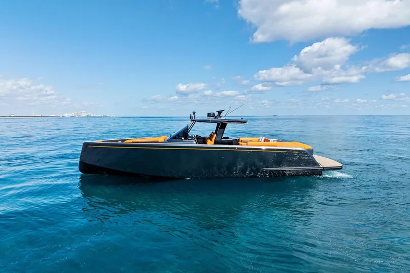 La Do&ntilde;a Yacht Photos Pics 2023 Pardo Yachts 50 cruising on clear blue ocean under a sunny sky.