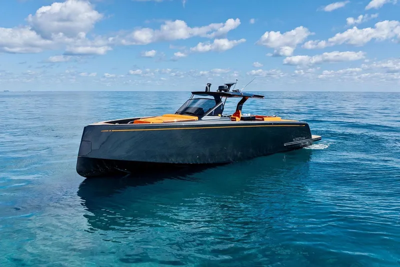 La Do&ntilde;a Yacht Photos Pics 2023 Pardo Yachts 50 cruising on clear blue ocean under a bright sky.