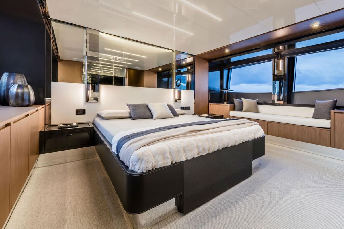 2017 Riva 76 