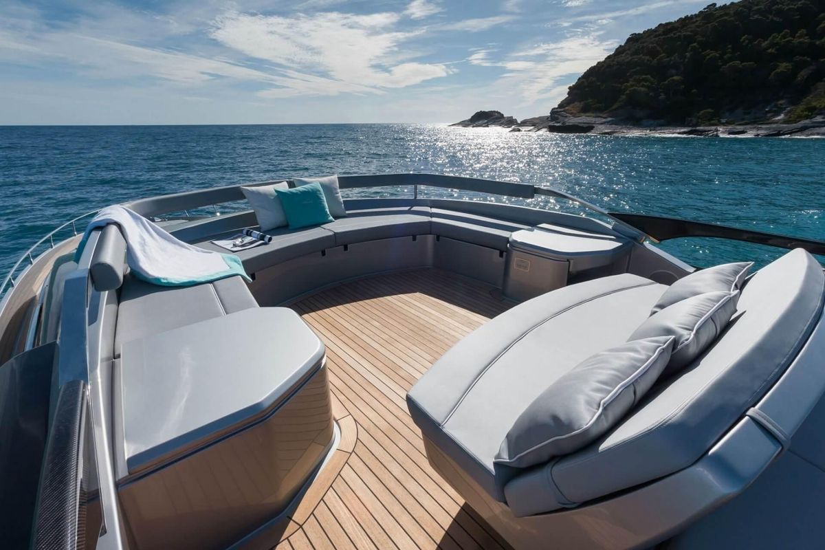 2017 Riva 76 