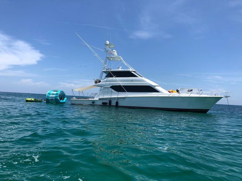 2002 Hatteras 70 Convertible