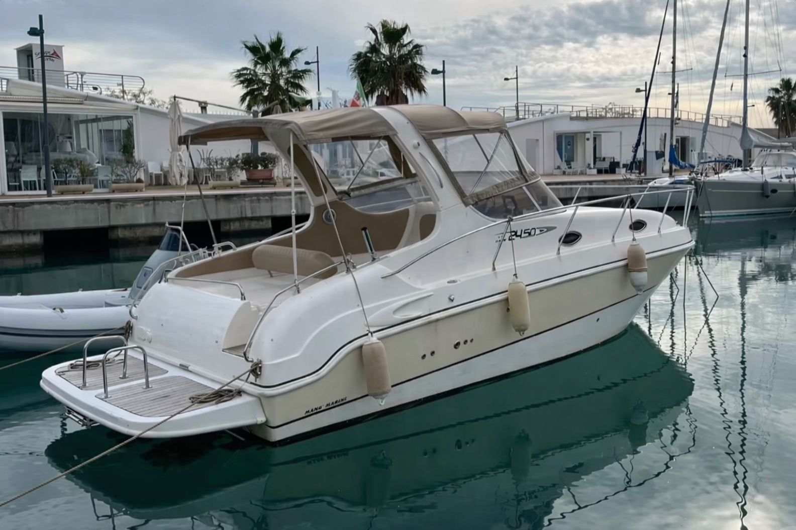 2010 Mano Marine 24.50 Cabin