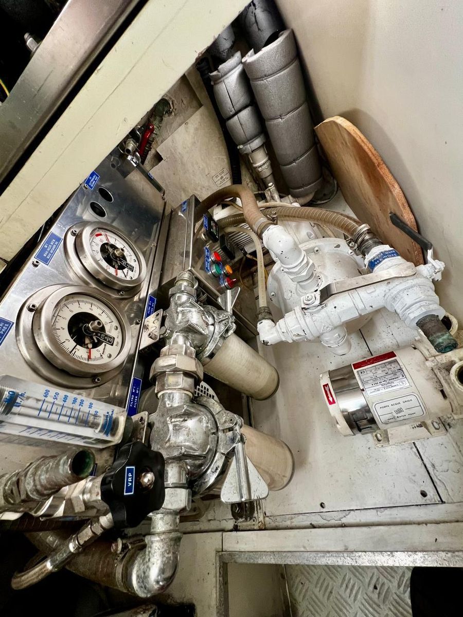 2003 Ferretti Yachts 76 