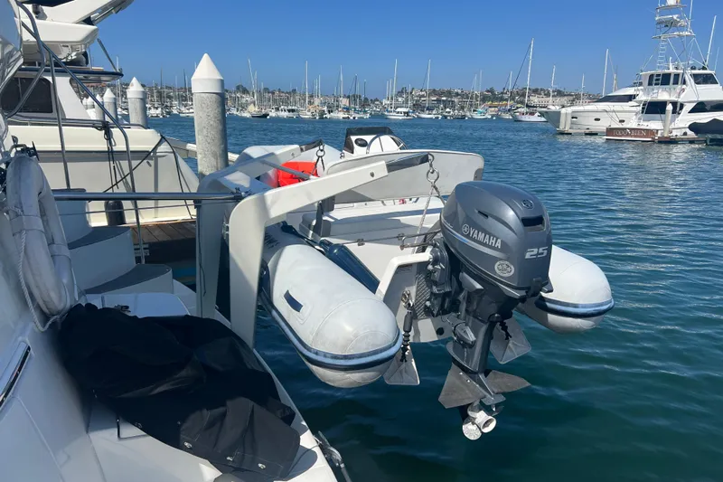Ne Sea Yacht Photos Pics 2004 Carver 466 Motor Yacht with Yamaha outboard motor in marina setting.