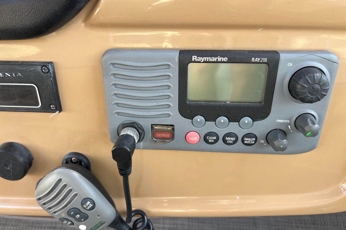 2004 Carver 46 