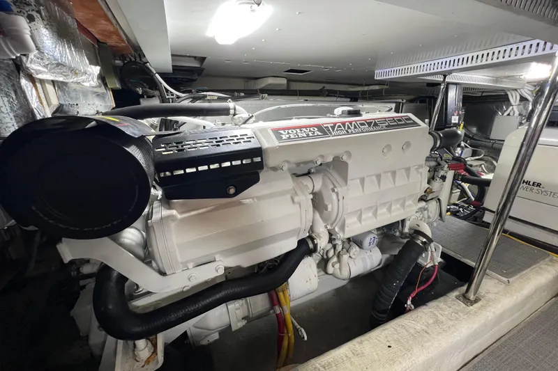 Ne Sea Yacht Photos Pics Engine room of 2004 Carver 466 MY with Volvo Penta TAMD75EDC engine.