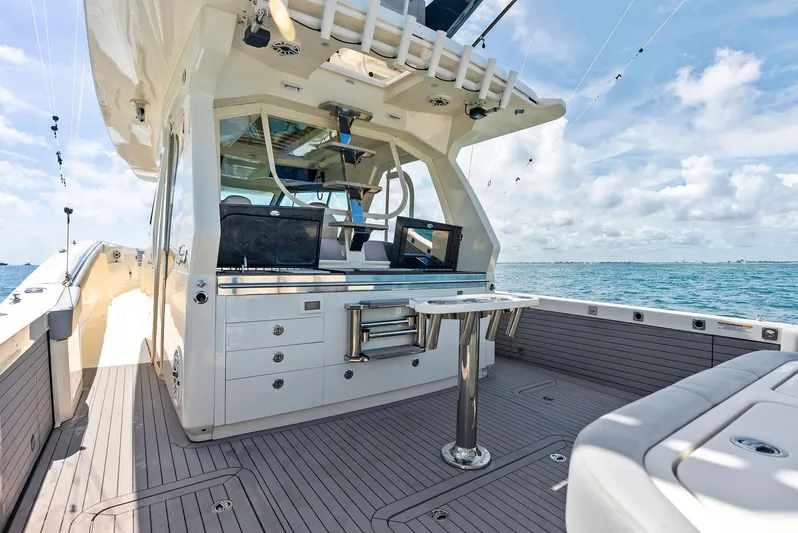 Bottom Line Yacht Photos Pics 2022 Scout LXF boat deck with modern amenities and ocean view.
