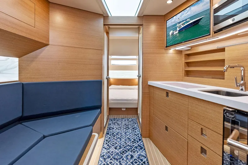 Bottom Line Yacht Photos Pics 