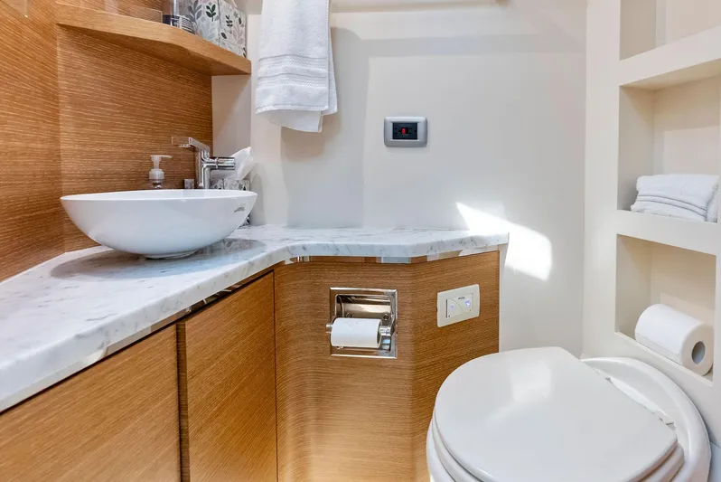 Bottom Line Yacht Photos Pics 