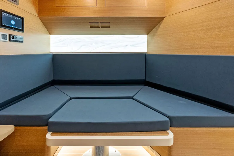 Bottom Line Yacht Photos Pics 