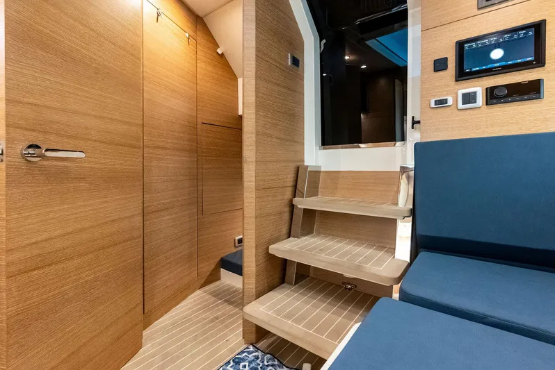 Bottom Line Yacht Photos Pics 