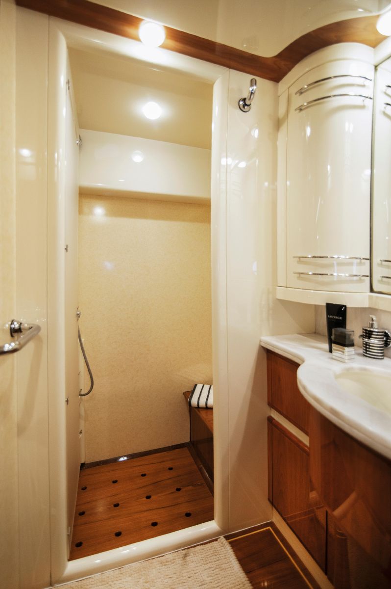 2003 Ferretti Yachts 76 