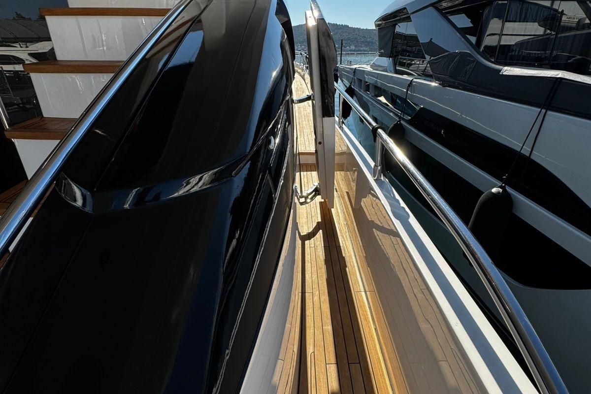 2008 Princess 85 