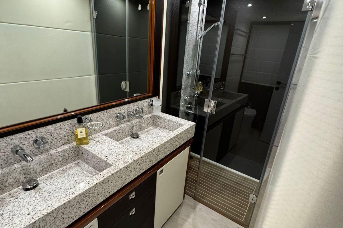 2008 Princess 85 
