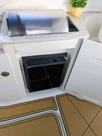  Yacht Photos Pics 2008 Sea Ray 330 Sundancer kitchenette with grill and mini fridge.