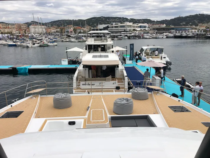  Yacht Photos Pics Fountaine Pajot Power 67 - D Yachts